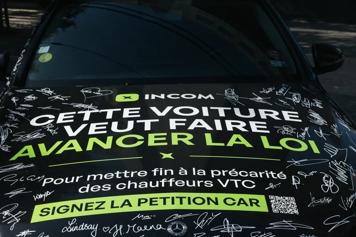 Petition Car – le capot de la voiture signée